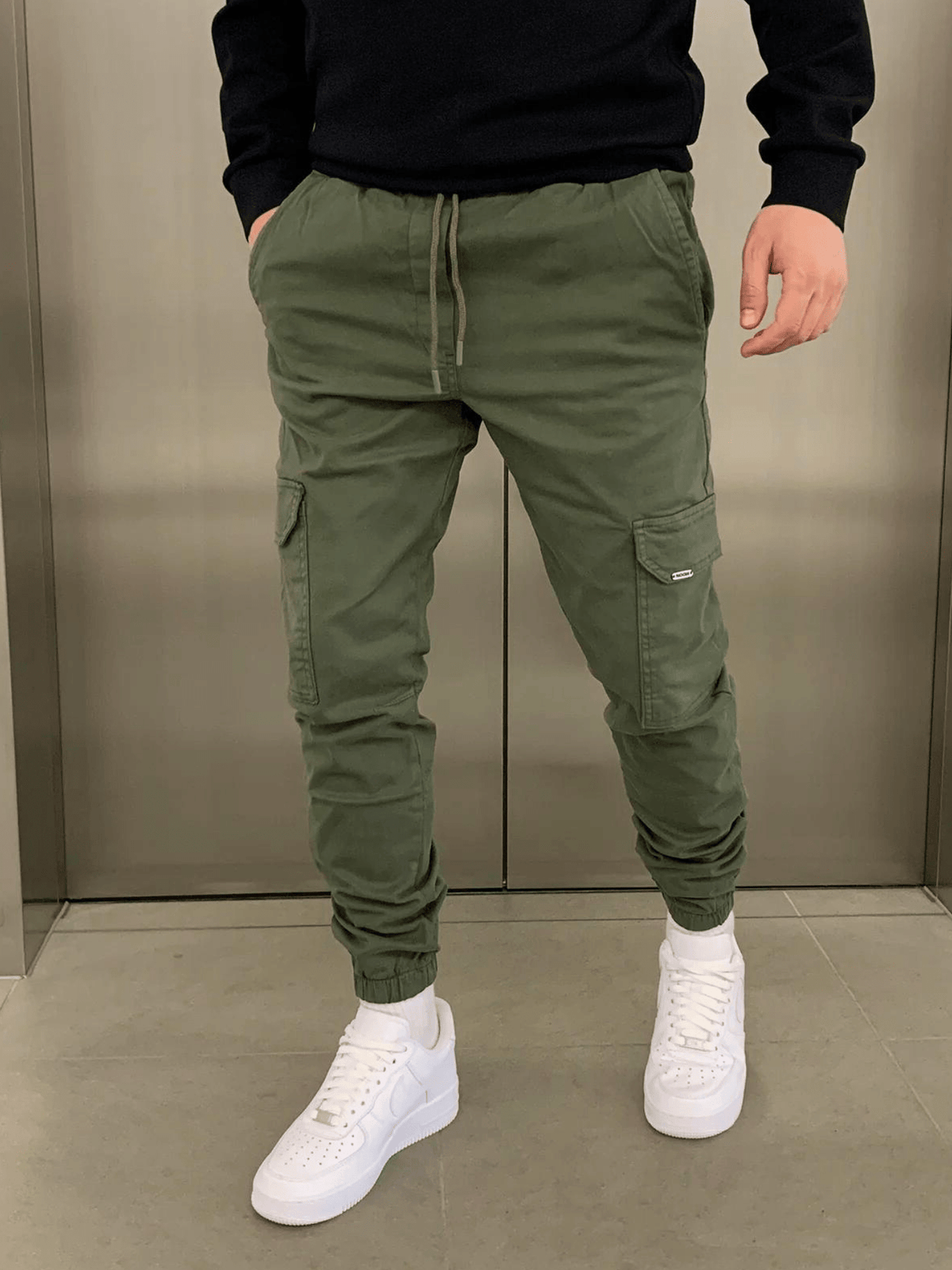 Herren Slim Cargo Jogginghose mit verstellbarem Bund und mehreren Taschen